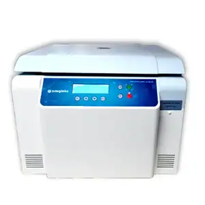 Centrífuga de laboratorio moderna para análisis biomédicos y biotecnológicos en instalaciones de Nanog Biotec. Equipamiento avanzado para investigación y diagnóstico molecular.