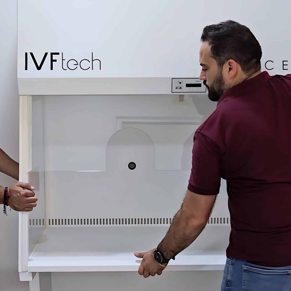 Cámara de flujo laminar Nanog Biotec para manipulaciones celulares y biotecnológicas en entornos controlados, ideal para investigaciones en biotecnología y ciencias de la vida.